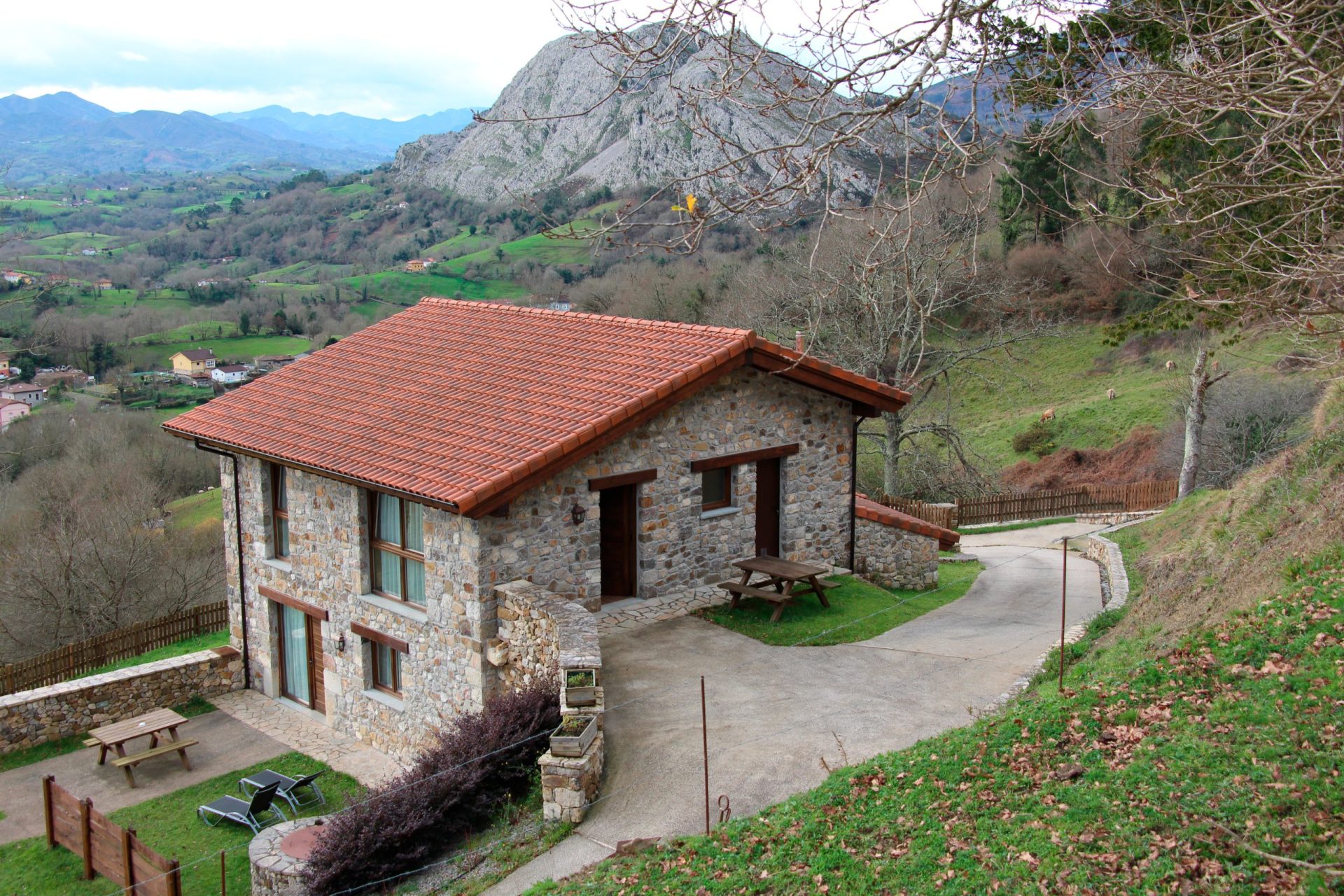Lateral Casa la Piedra